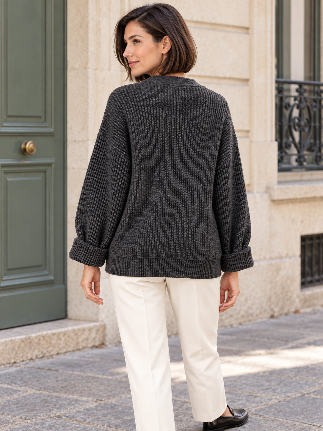 Cardigan en laine à col V et boutons contrastants — Emma