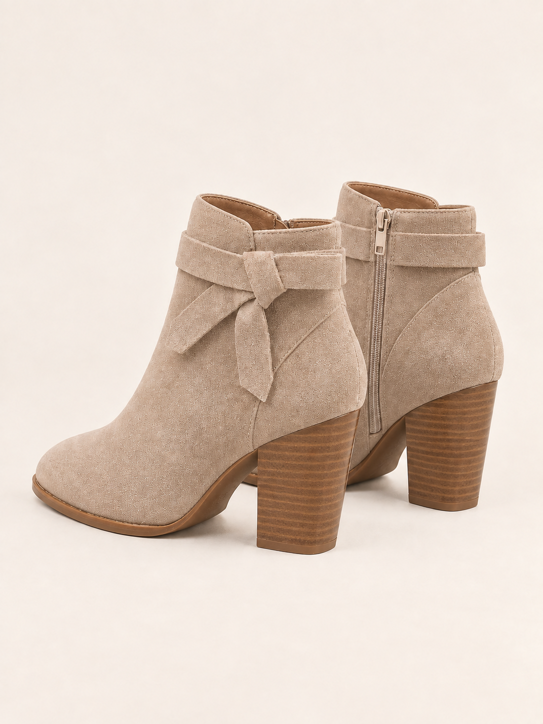 Stivaletti in suede con fiocco laterale — Lucile