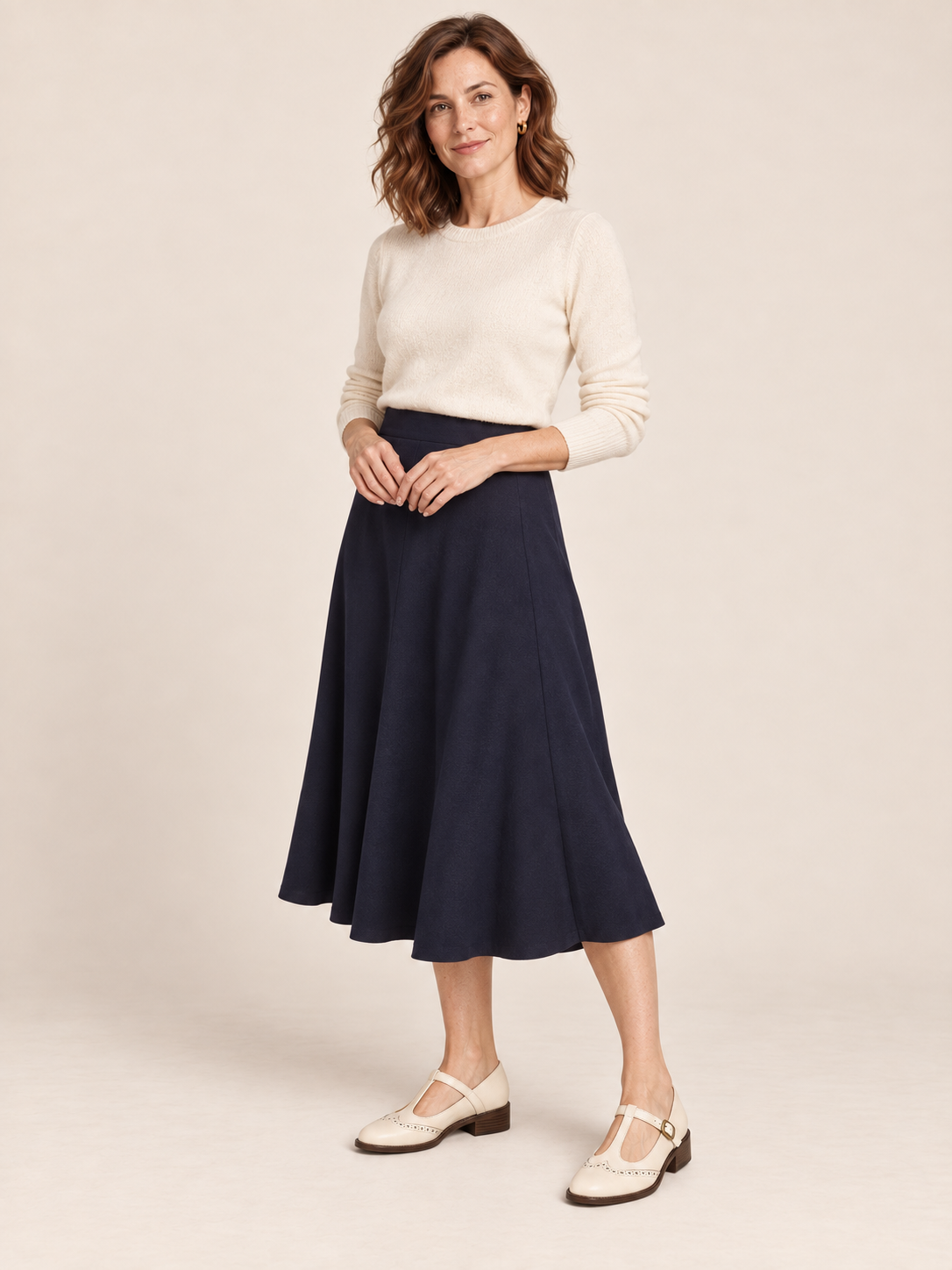 Blandine — Beige — silhouette portée debout sur fond écru