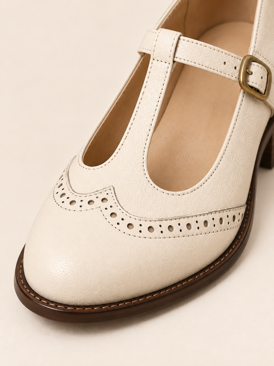 Blandine — Beige — détail du bout et des perforations