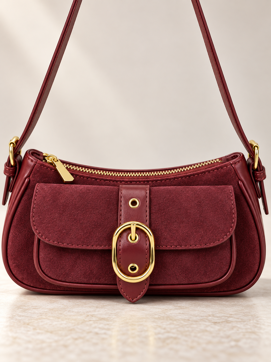 Sac baguette en suédine à boucle dorée — Léonie