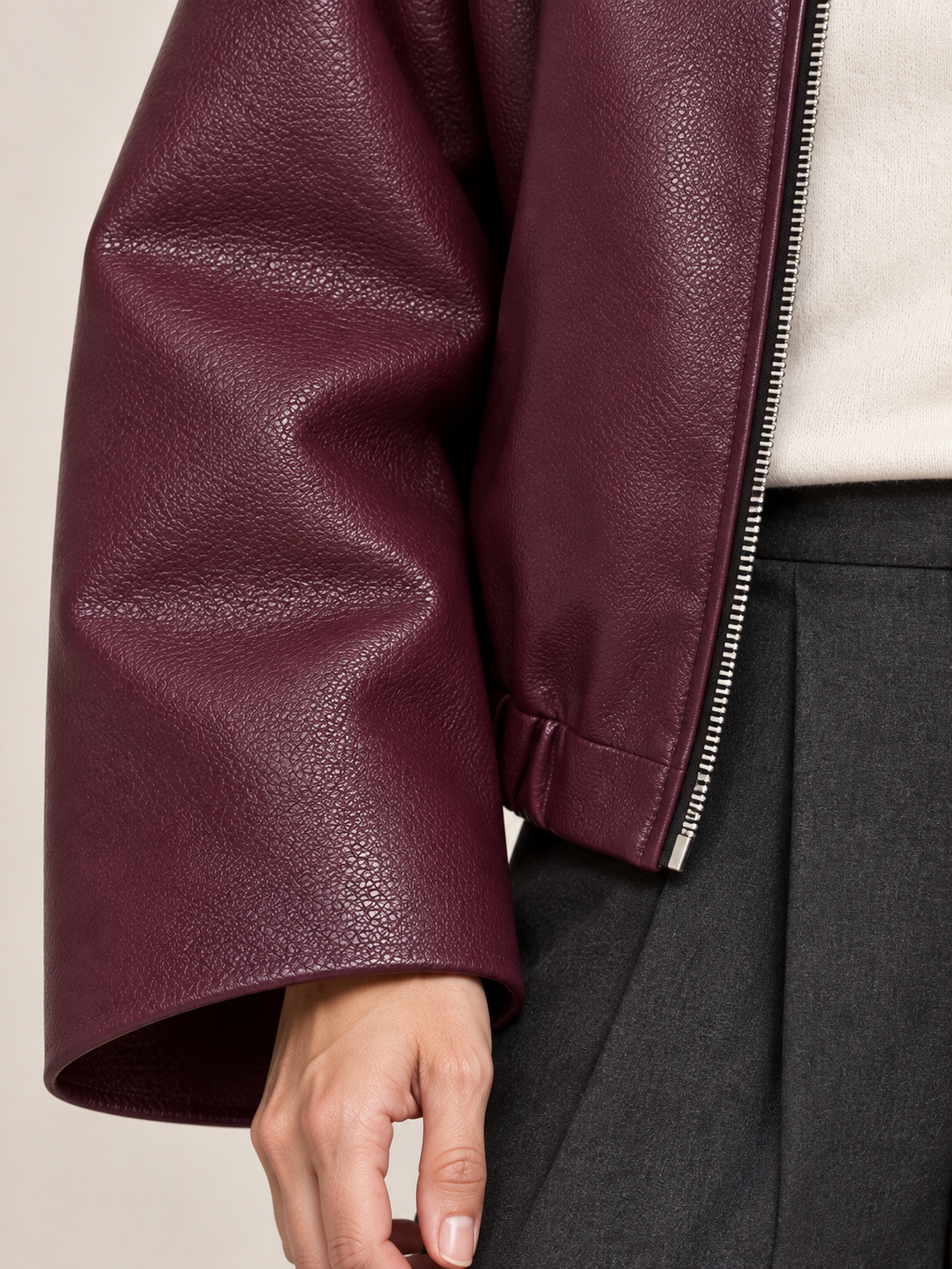 Veste courte en cuir bordeaux — Sixtine