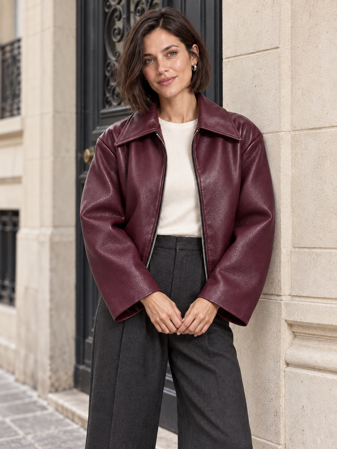 Veste courte en cuir bordeaux — Sixtine