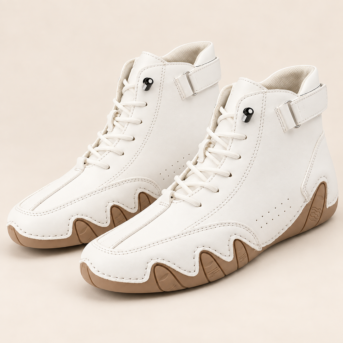 Capucine — Blanc — paire de trois quarts sur fond écru