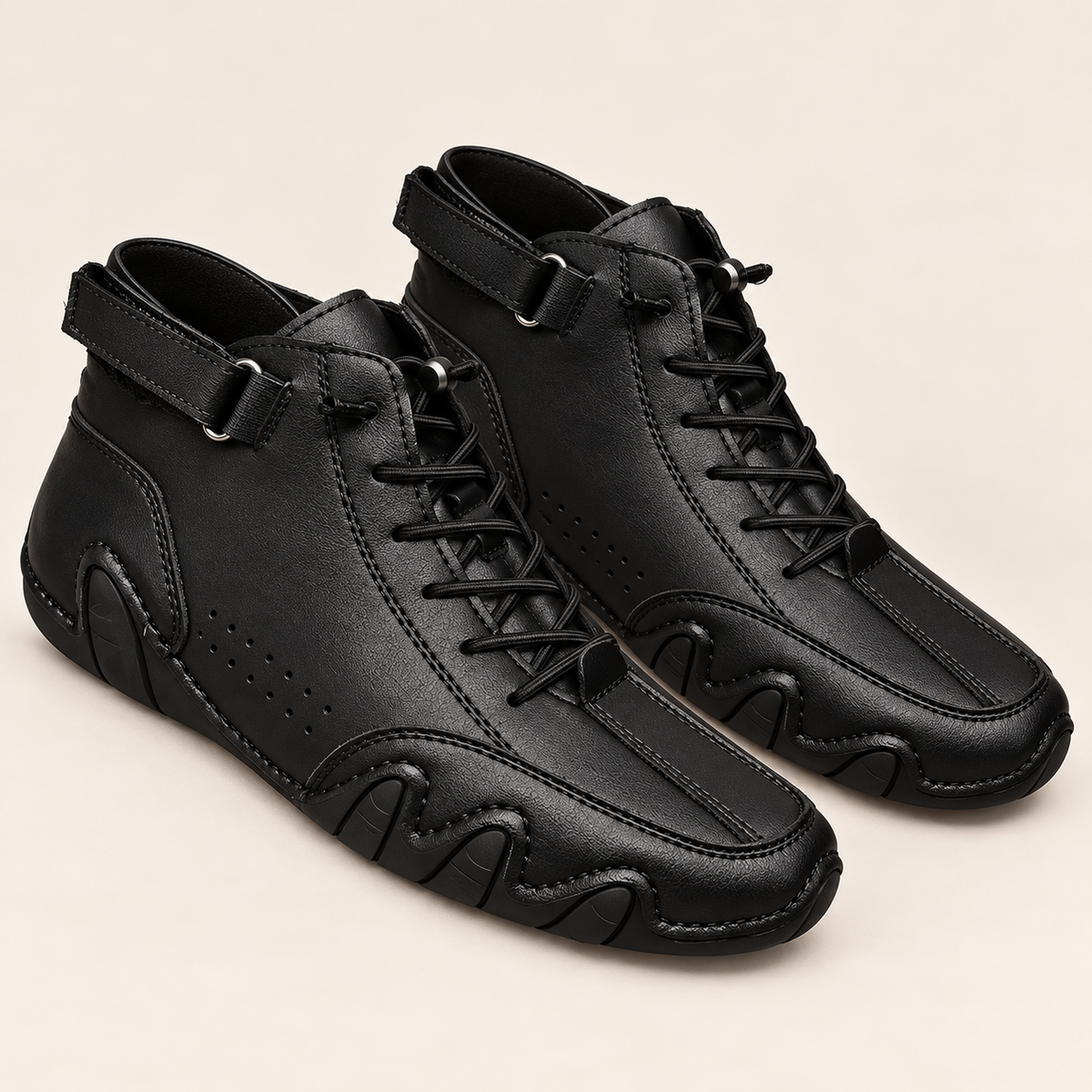 Capucine — Noir — paire de trois quarts sur fond écru
