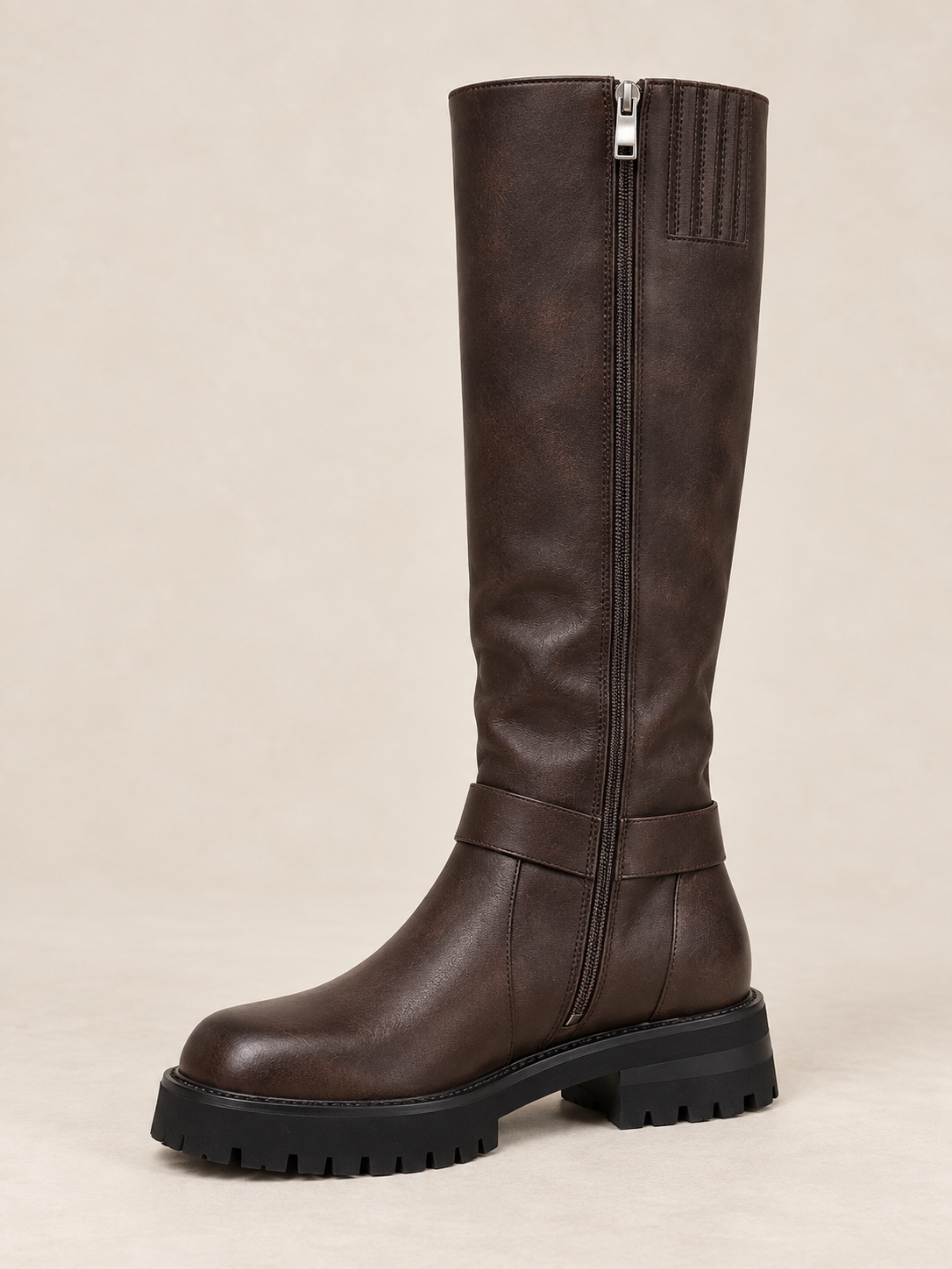 Stivali biker in pelle con cinturini e anello — Roxane