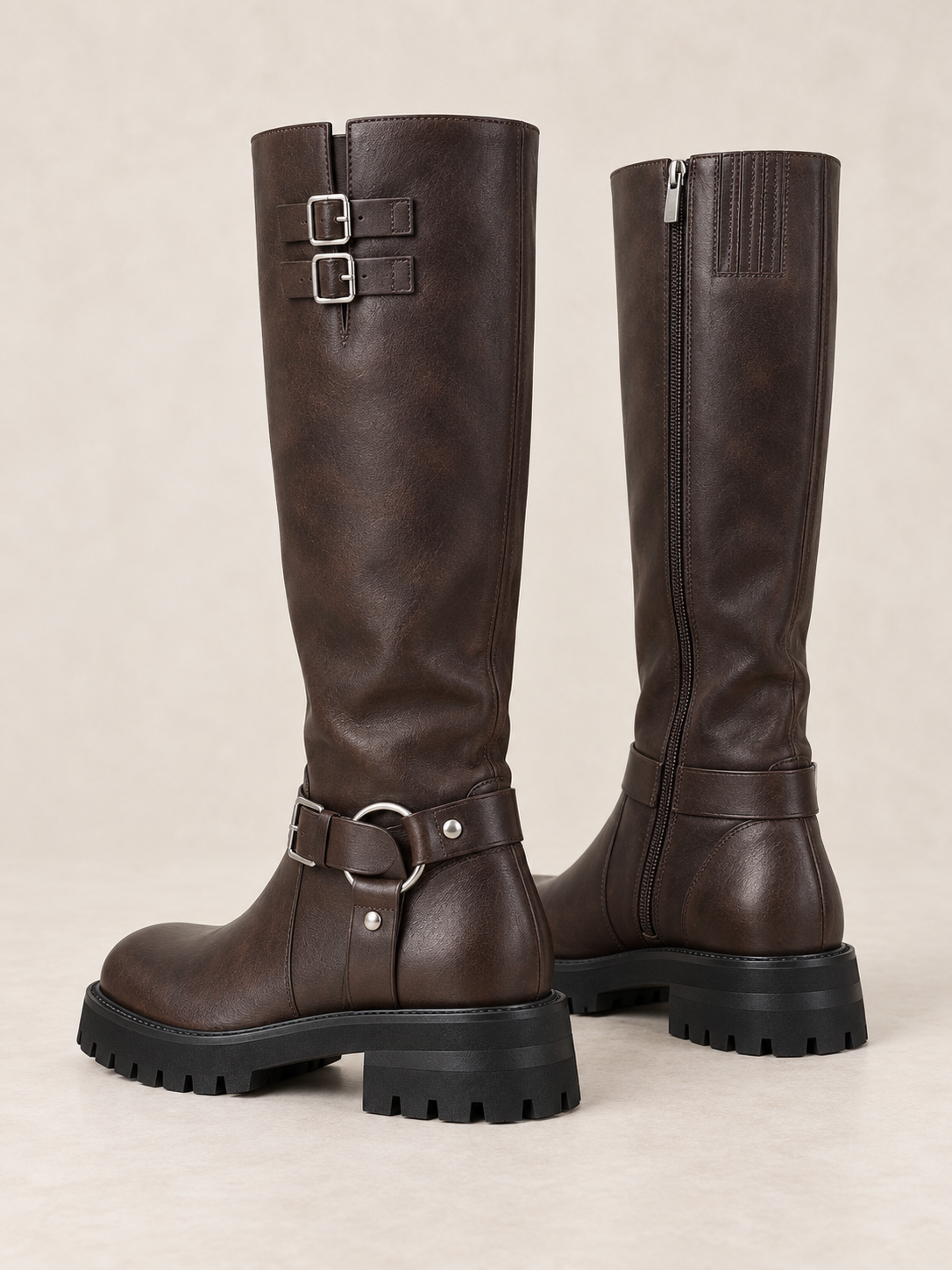 Stivali biker in pelle con cinturini e anello — Roxane