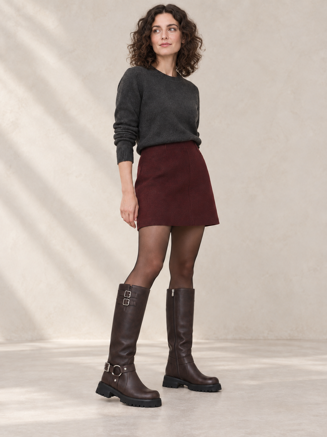 Stivali biker in pelle con cinturini e anello — Roxane