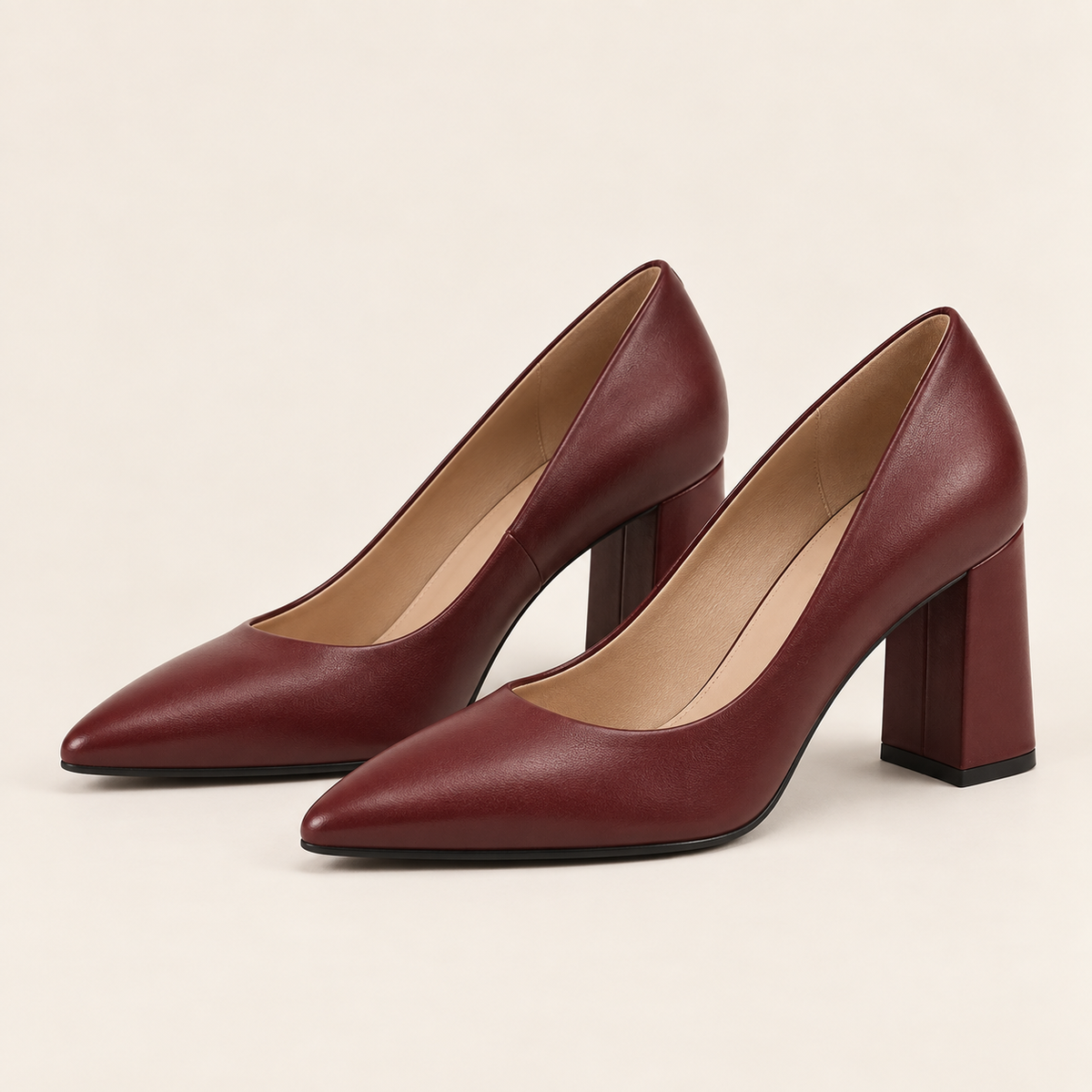 Escarpins Clotilde bordeaux — paire sur fond écru