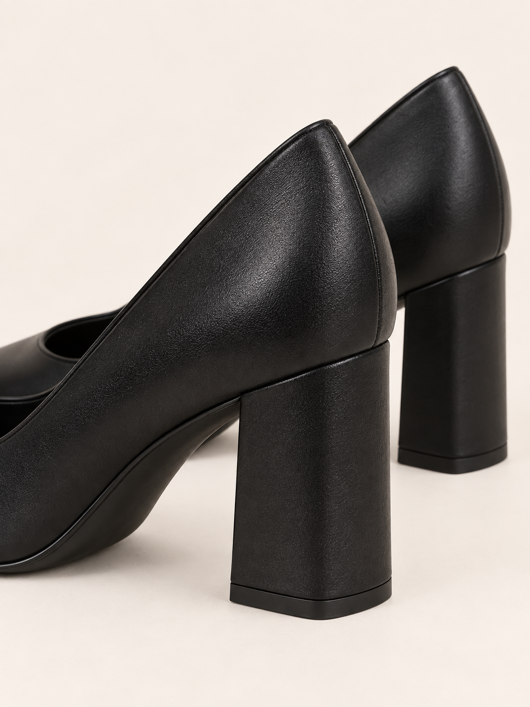 Escarpins Clotilde noir — détail du talon