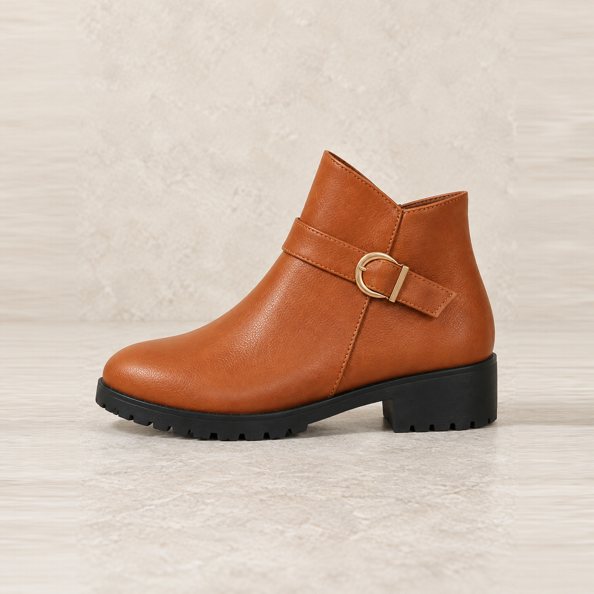 Bottines en cuir à boucle dorée — Pauline