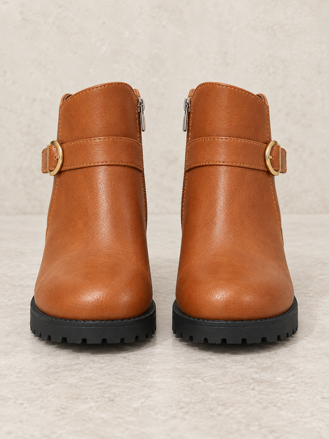 Bottines en cuir à boucle dorée — Pauline