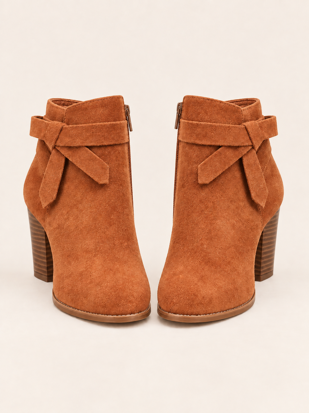 Stivaletti in suede con fiocco laterale — Lucile