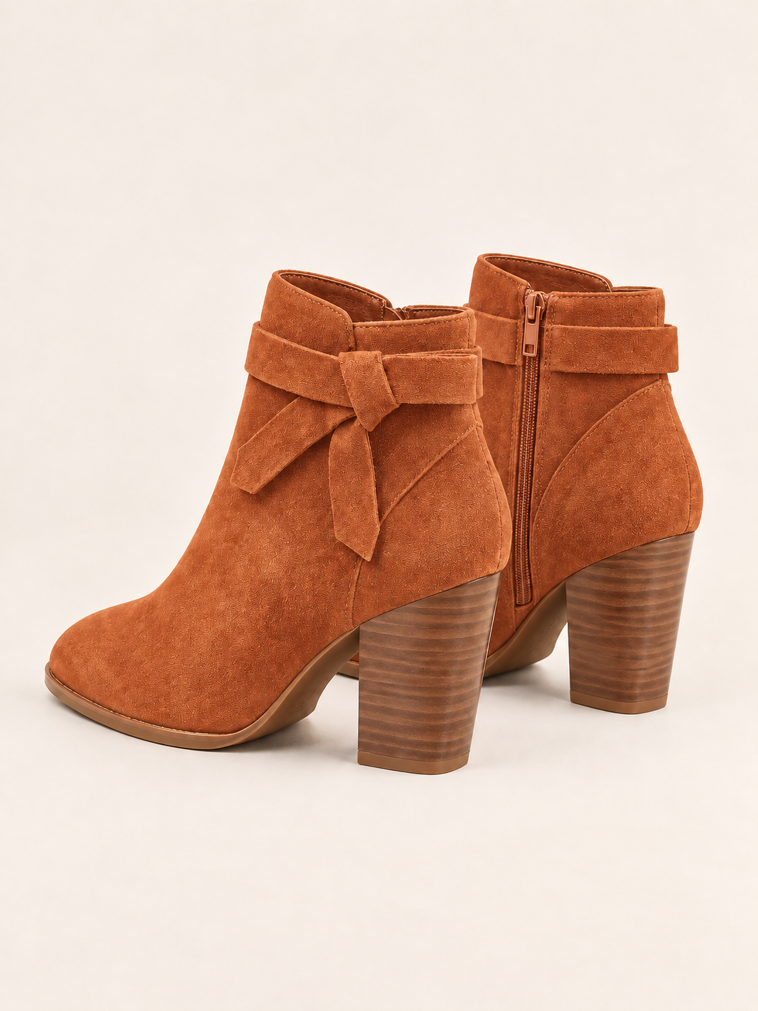 Stivaletti in suede con fiocco laterale — Lucile