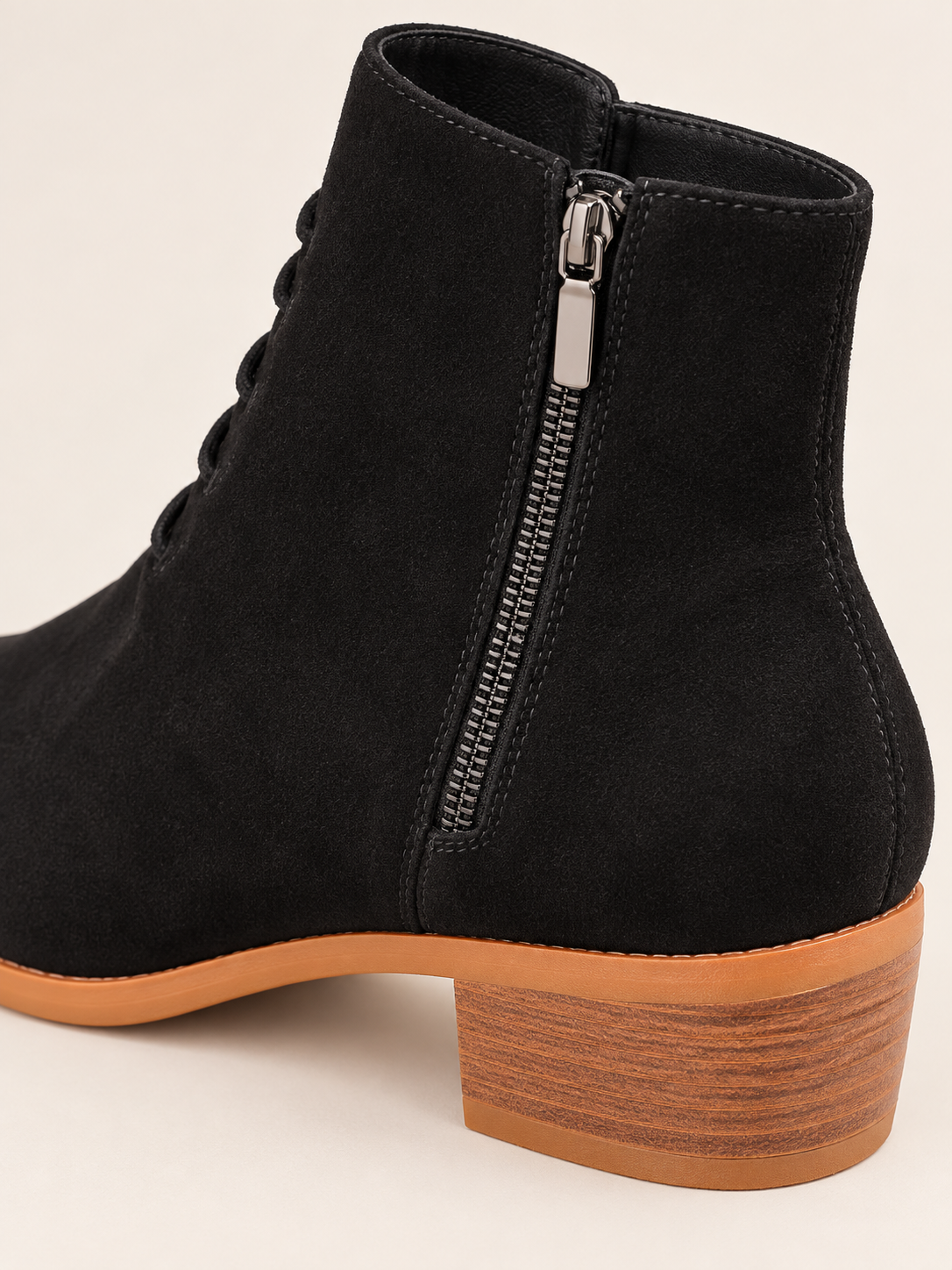Domitille — Noir — Bottines en suède à lacets, détail de la fermeture zippée