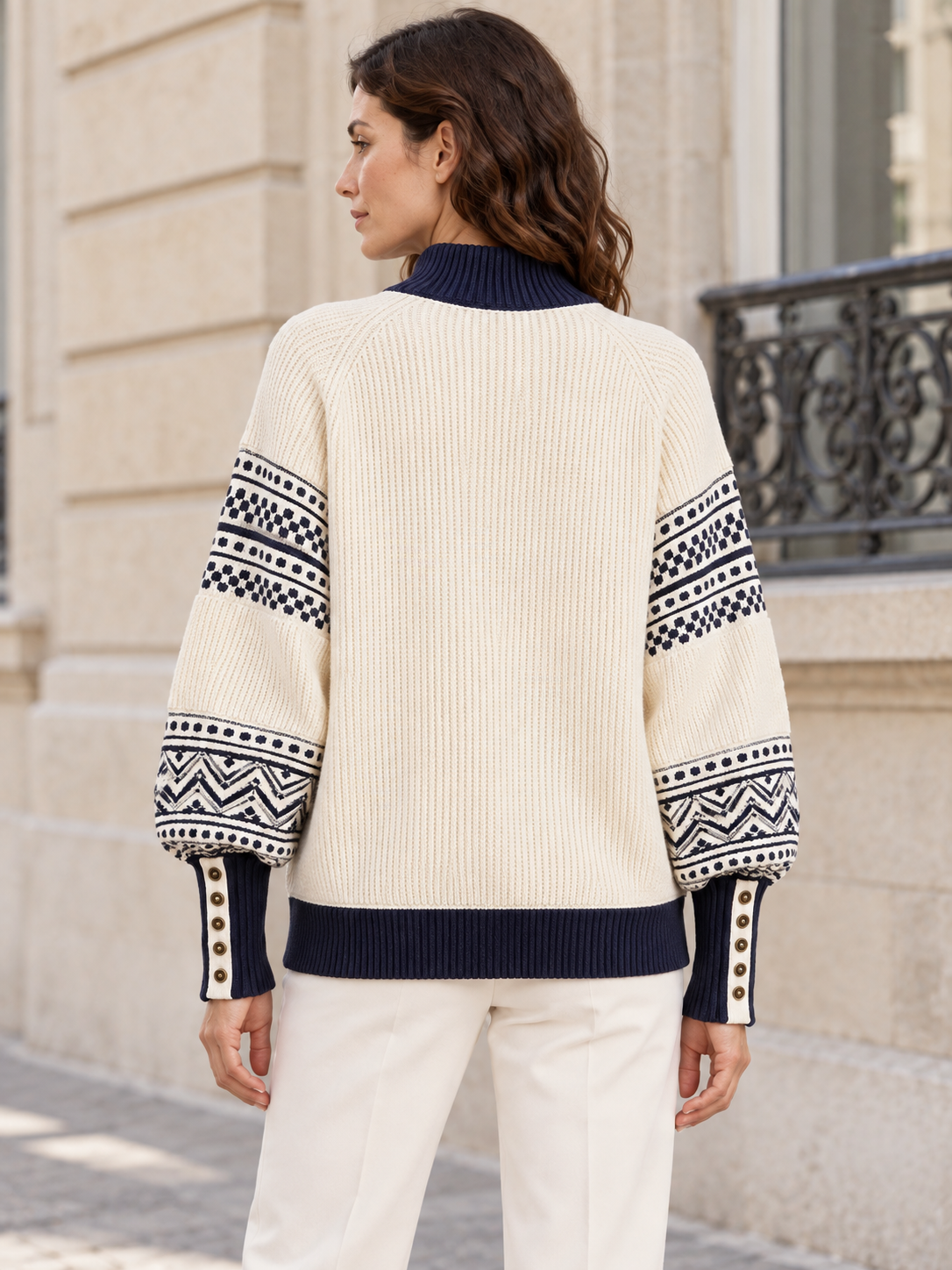 Pull en laine à manches jacquard et poignets boutonnés — Pauline