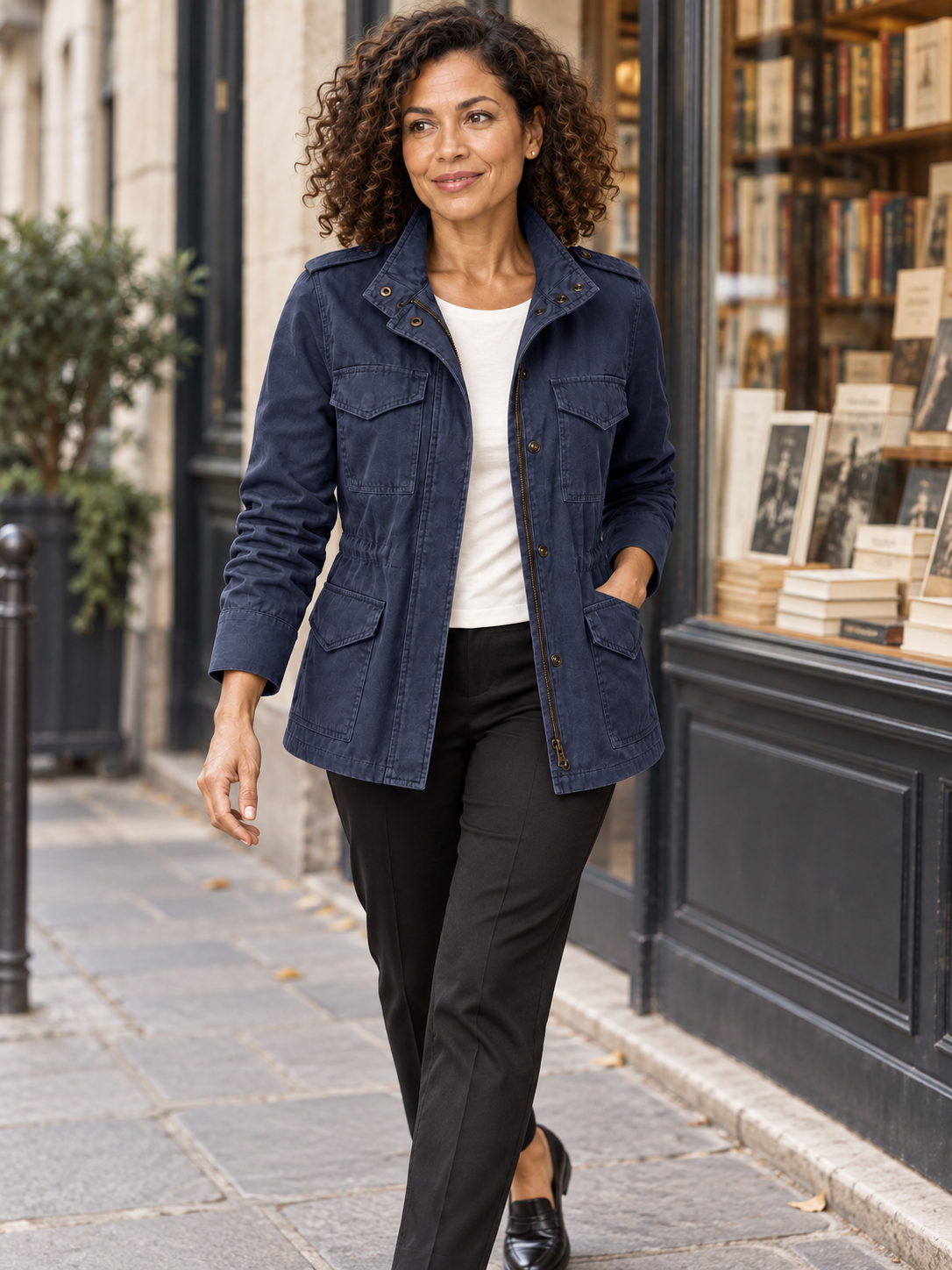 Gaëlle — Bleu marine — Vue portée en mouvement