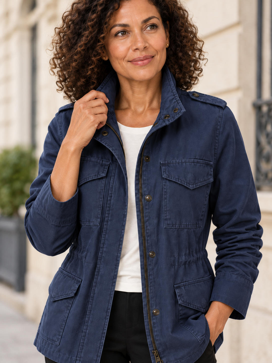 Gaëlle — Bleu marine — Détail du col et des poches