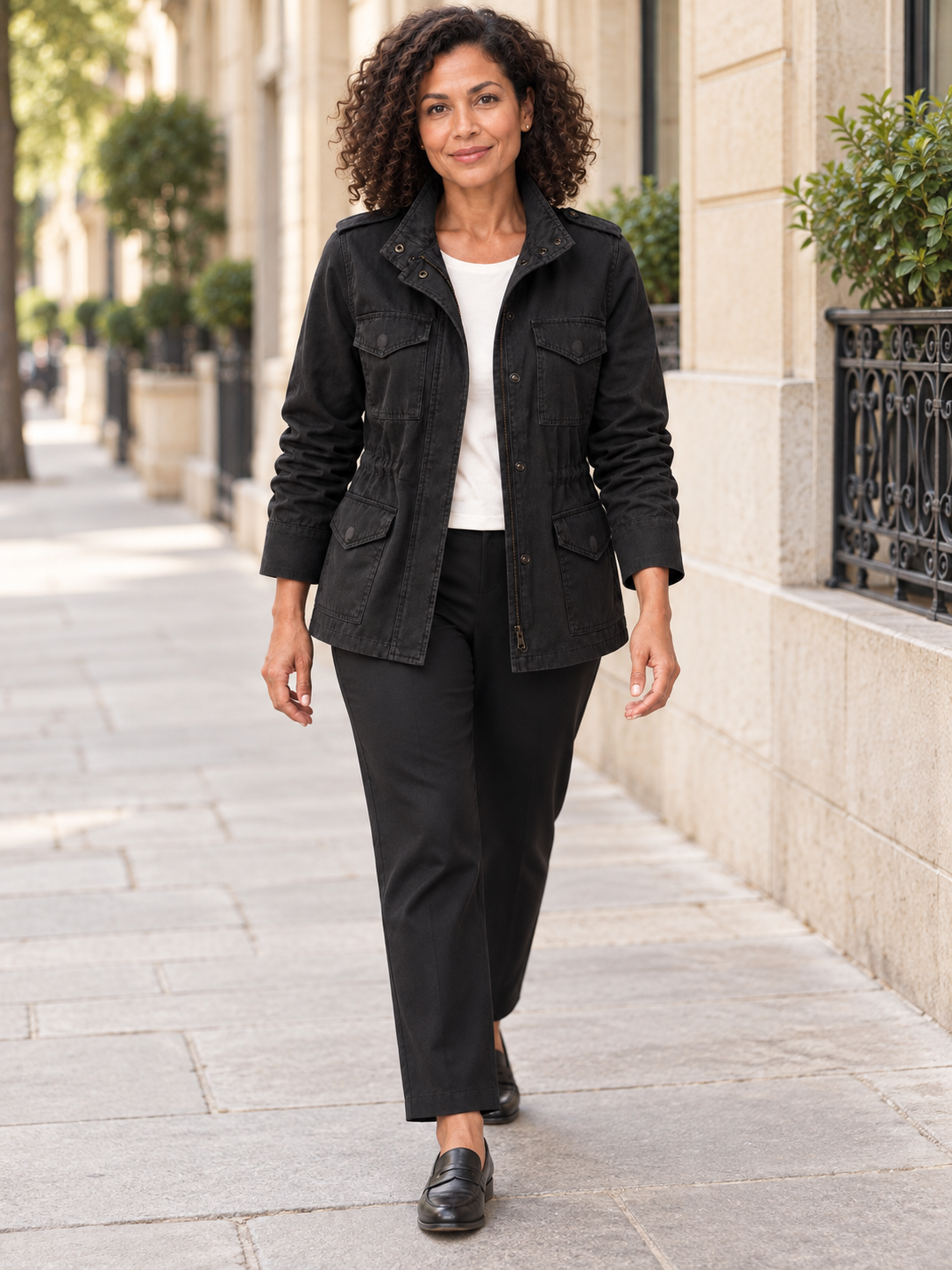 Gaëlle — Noir — Silhouette dans Paris