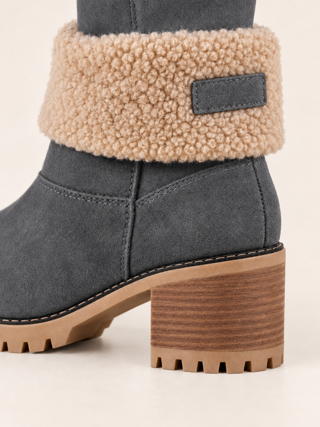 Stivaletti in finta pelle scamosciata con risvolto in sherpa — Florine