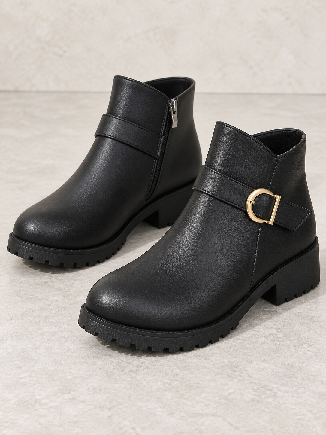 Bottines en cuir à boucle dorée — Pauline