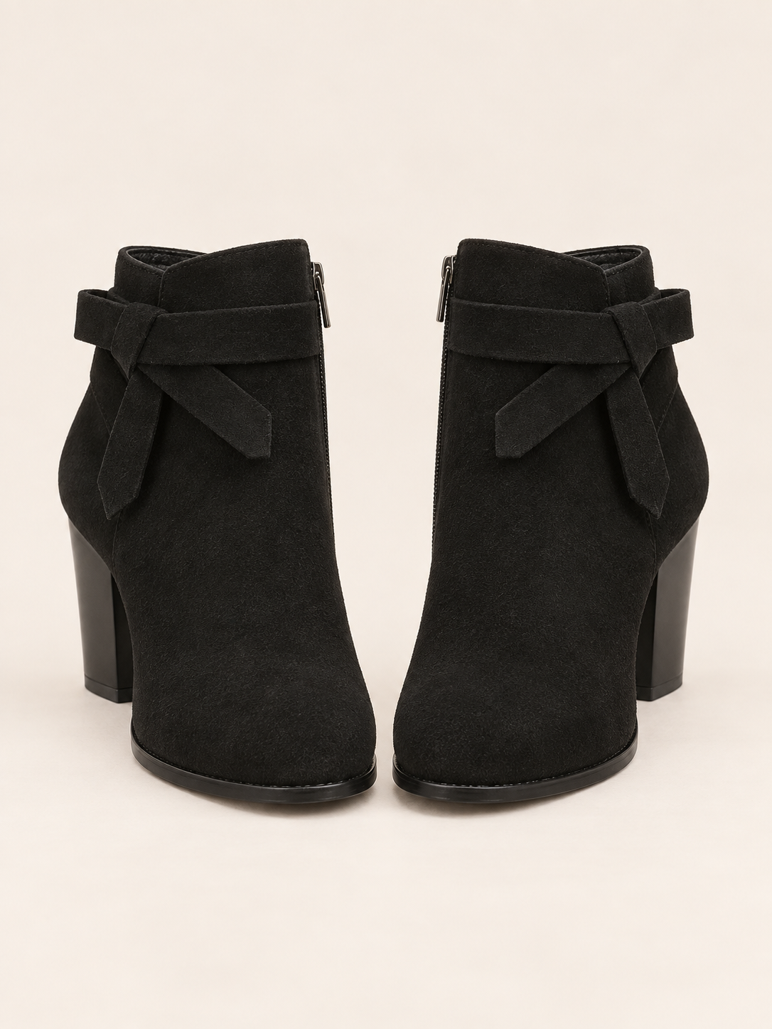Stivaletti in suede con fiocco laterale — Lucile