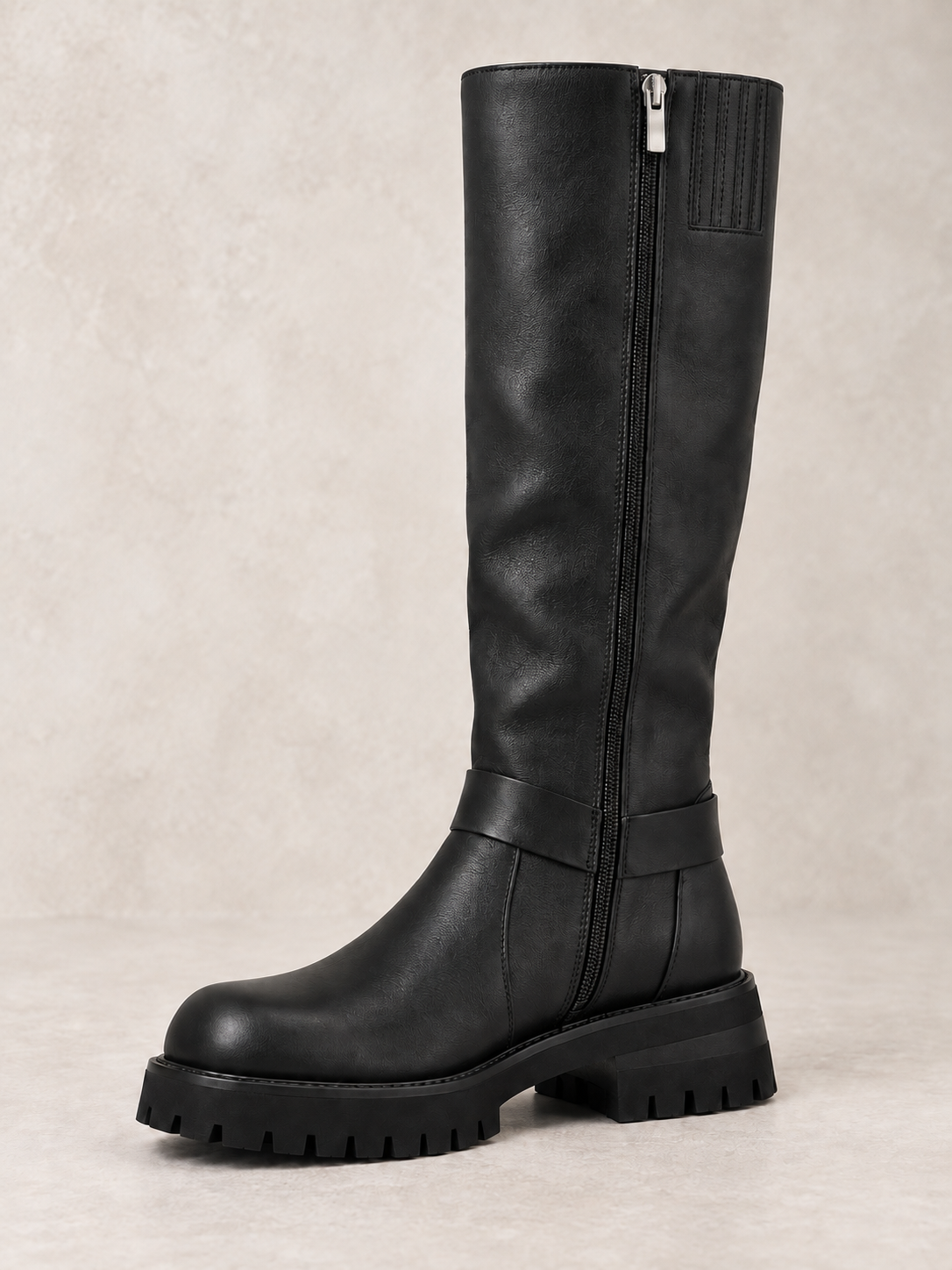 Stivali biker in pelle con cinturini e anello — Roxane