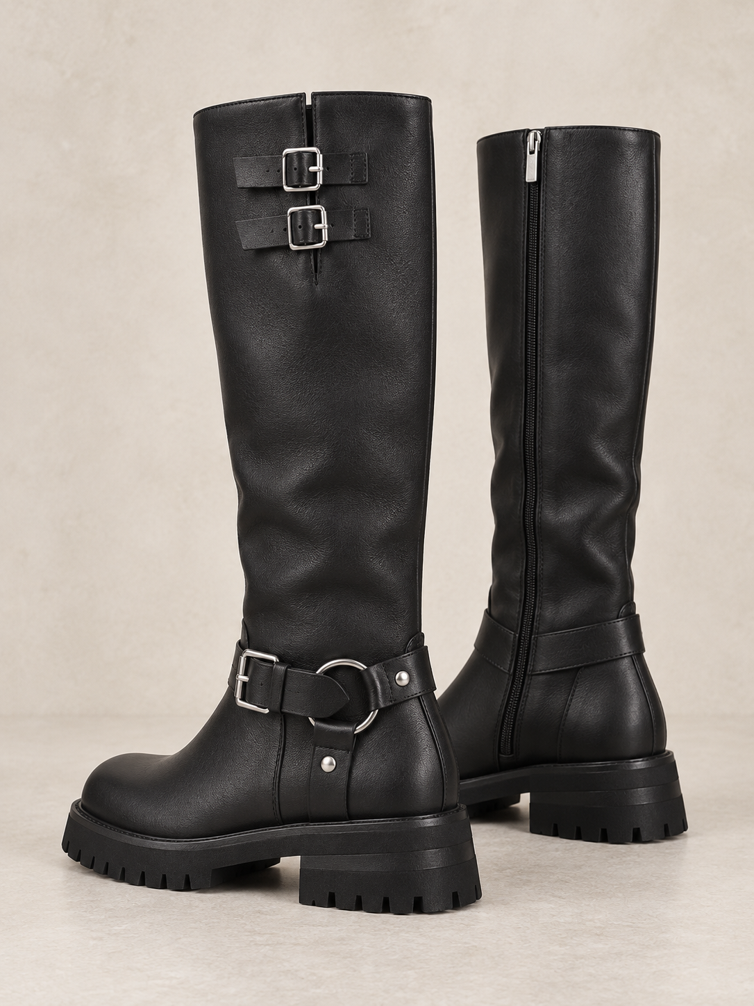 Stivali biker in pelle con cinturini e anello — Roxane