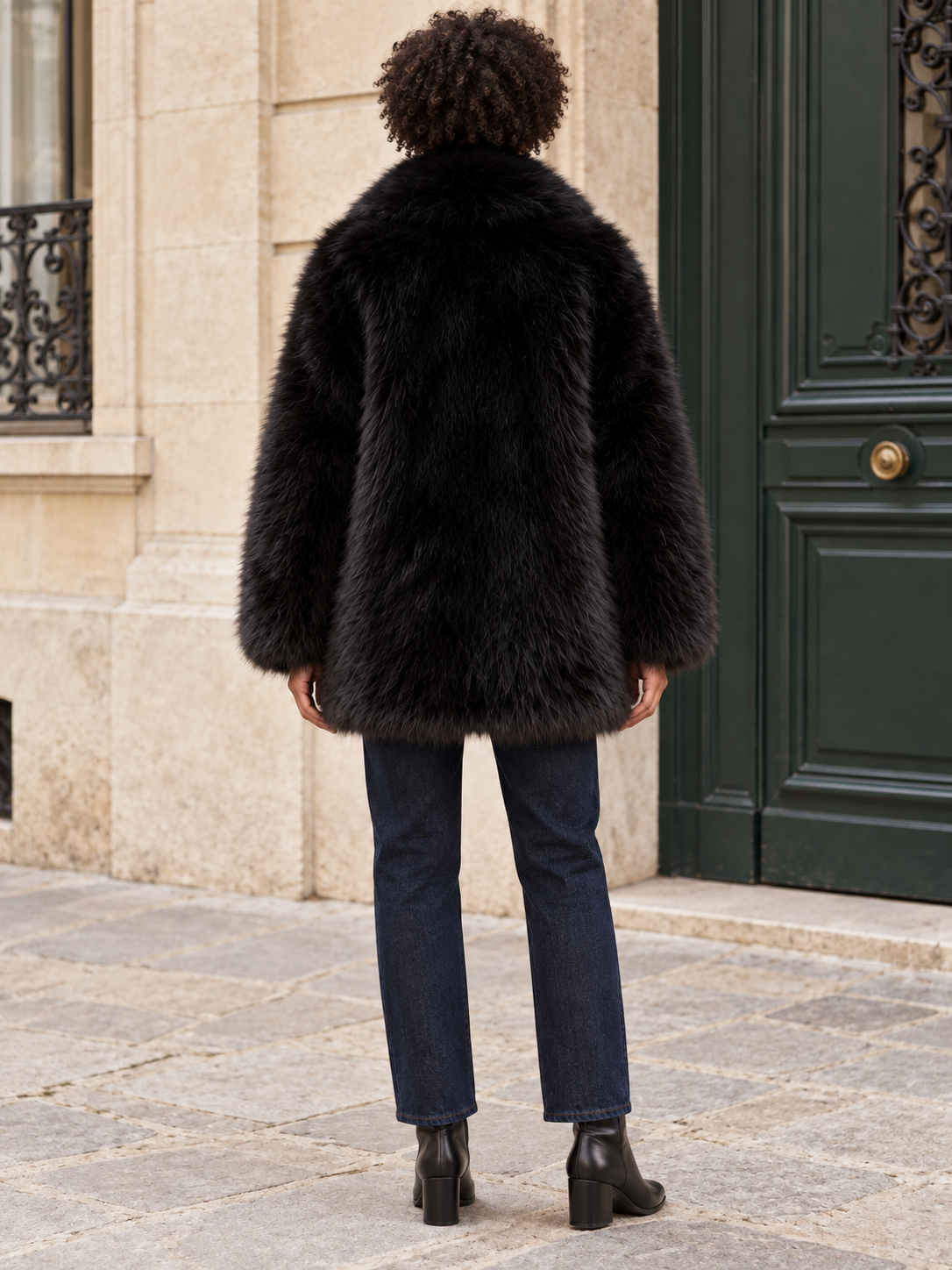 Léontine — Faux fur coat with large collar