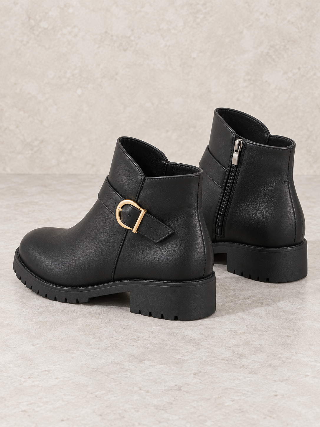 Bottines en cuir à boucle dorée — Pauline