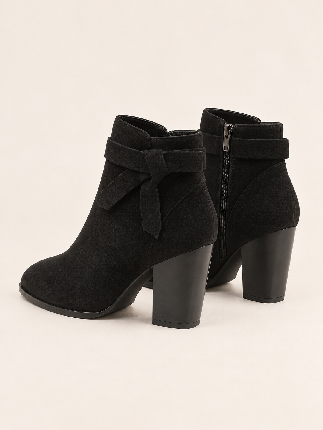 Stivaletti in suede con fiocco laterale — Lucile