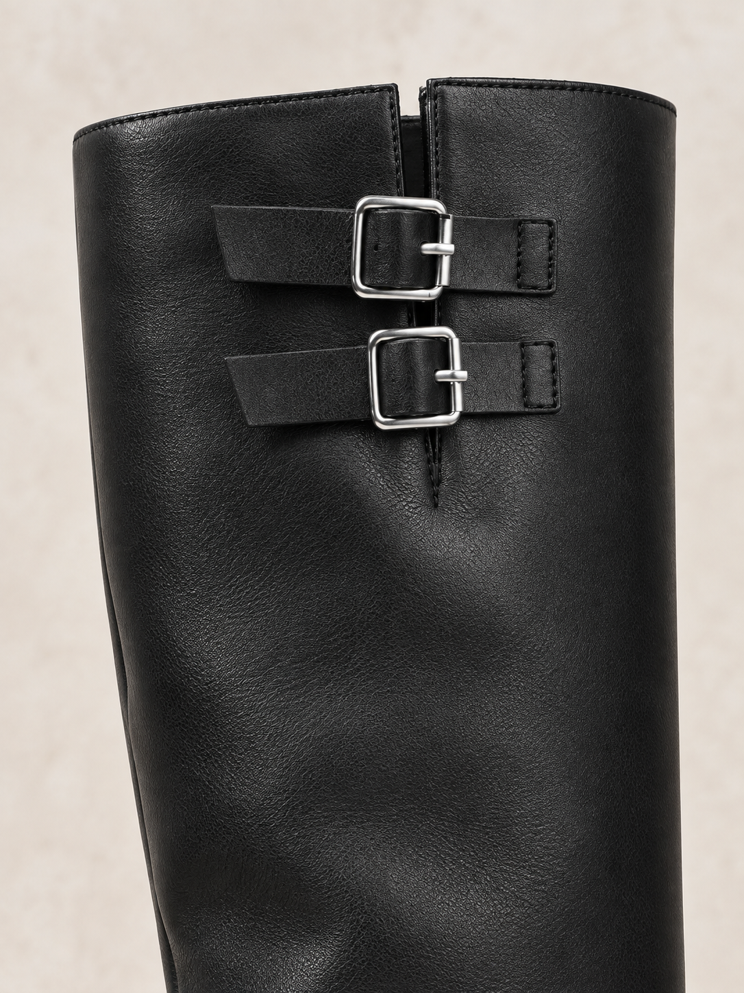 Stivali biker in pelle con cinturini e anello — Roxane