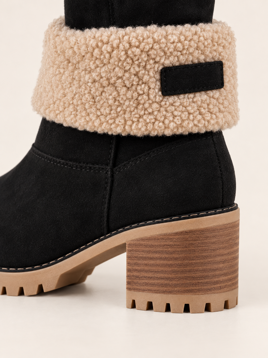 Stivaletti in finta pelle scamosciata con risvolto in sherpa — Florine