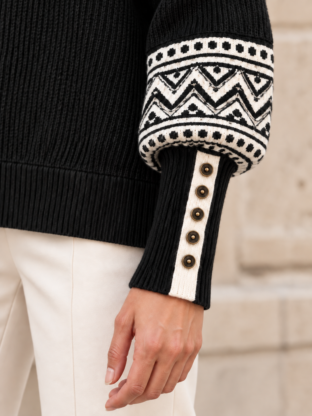 Pull en laine à manches jacquard et poignets boutonnés — Pauline