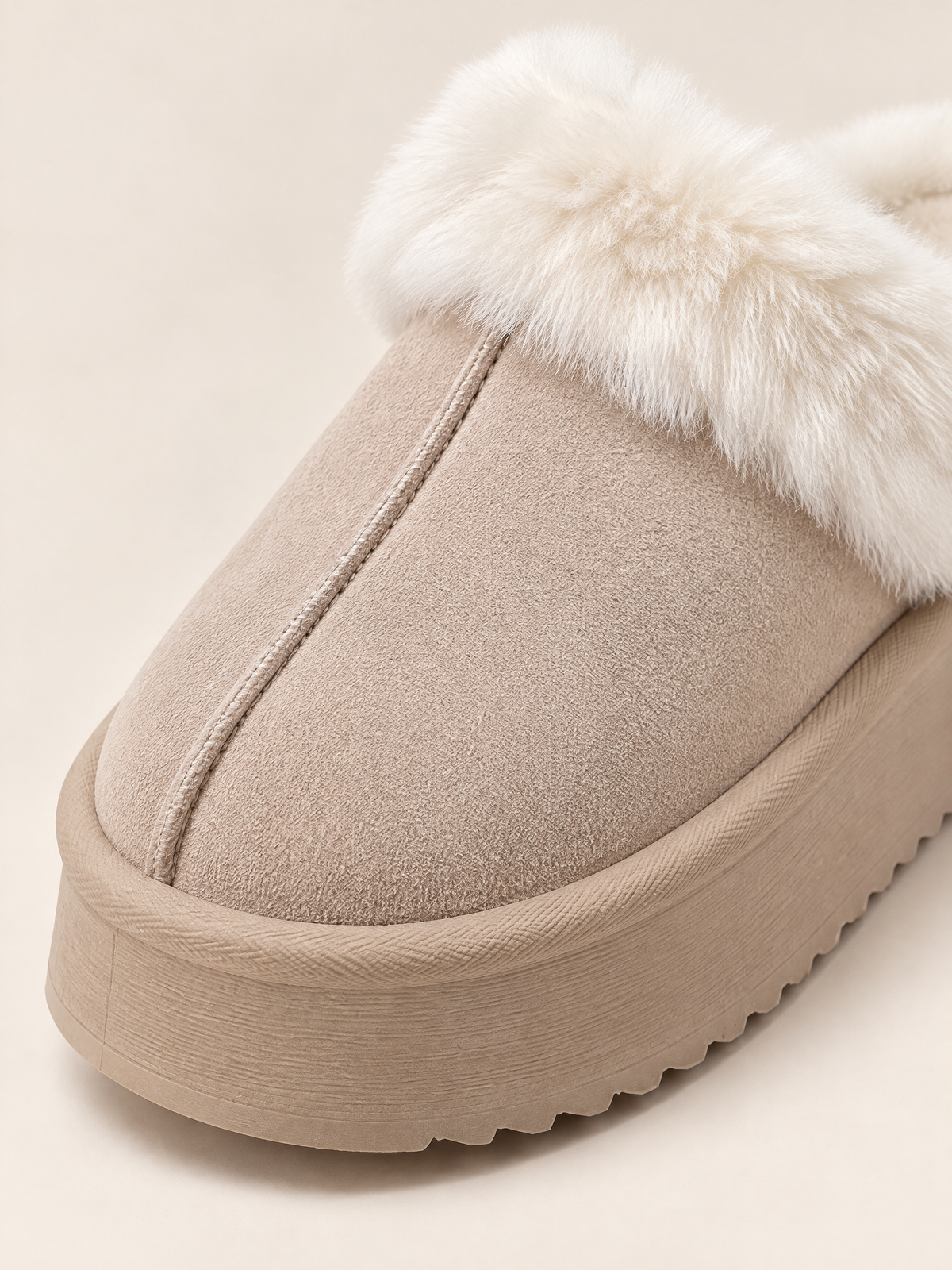 Beige Clair — 05 — Détail couture et matière