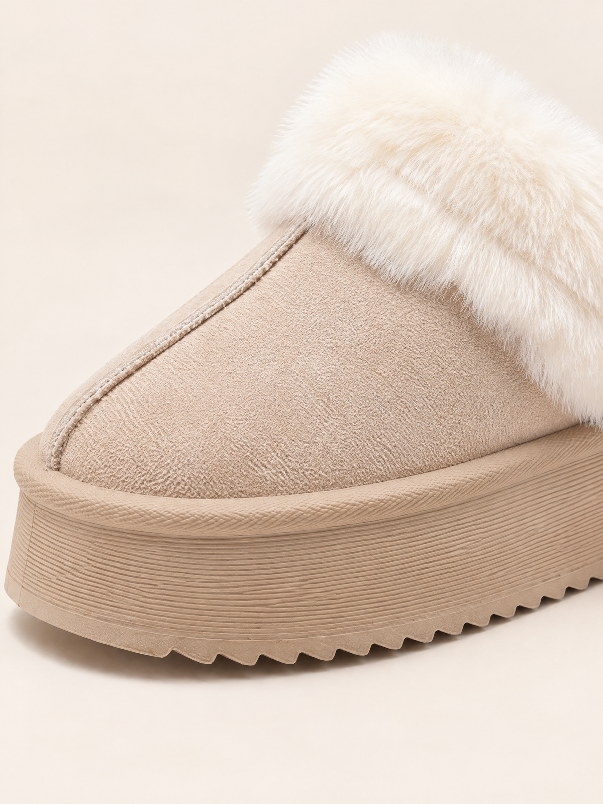 Beige Clair — 06 — Détail semelle crantée