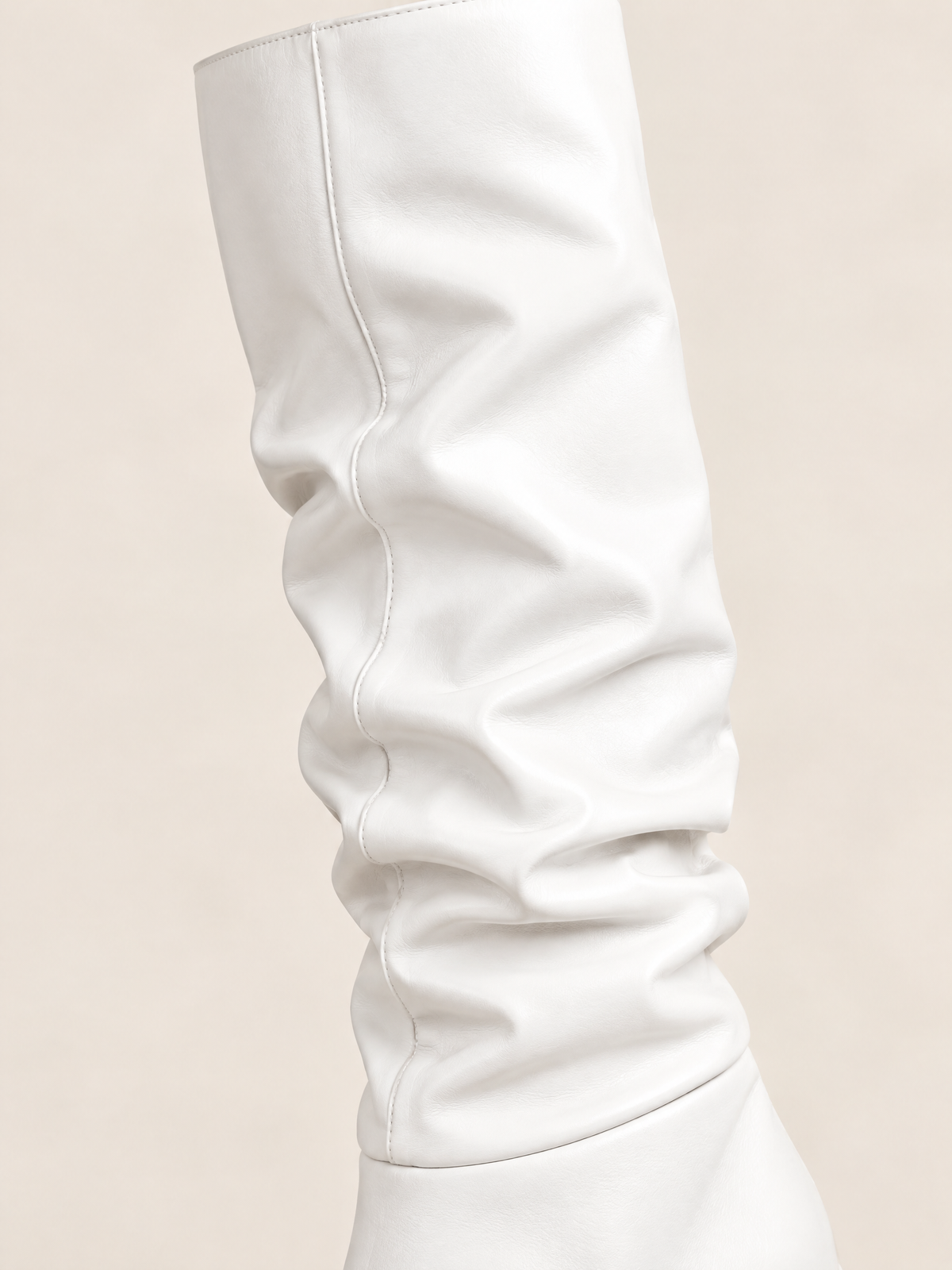 Blanc Neige — 07 — Détail matière et plis