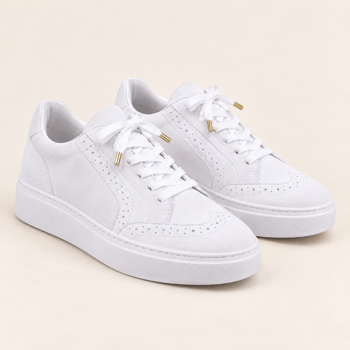 Blanc — 01 — Paire trois-quarts carrée sur fond écru