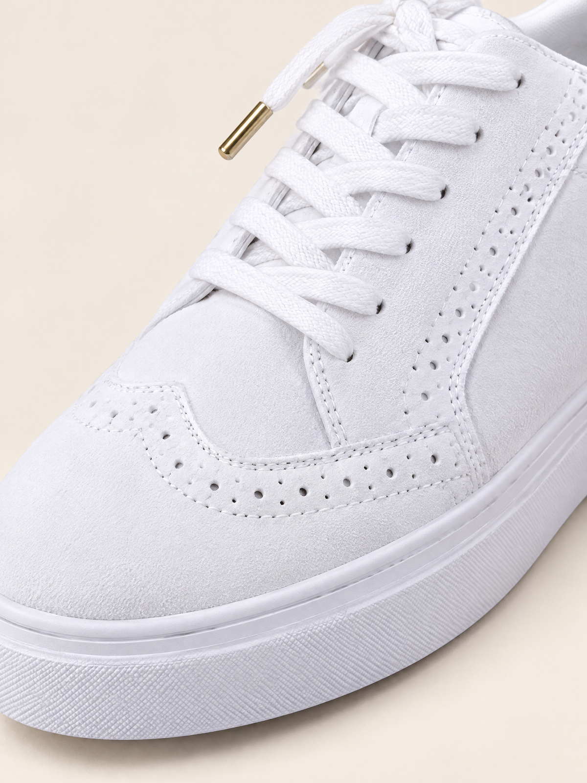 Blanc — 07 — Détail perforations et matière
