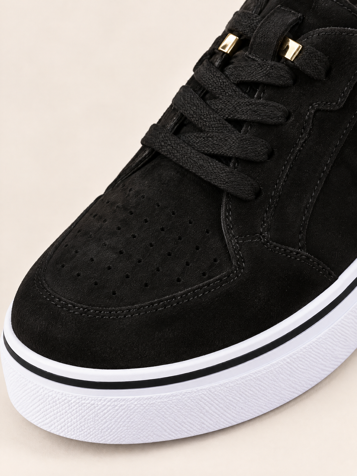 Noir — 07 — Détail perforations et matière