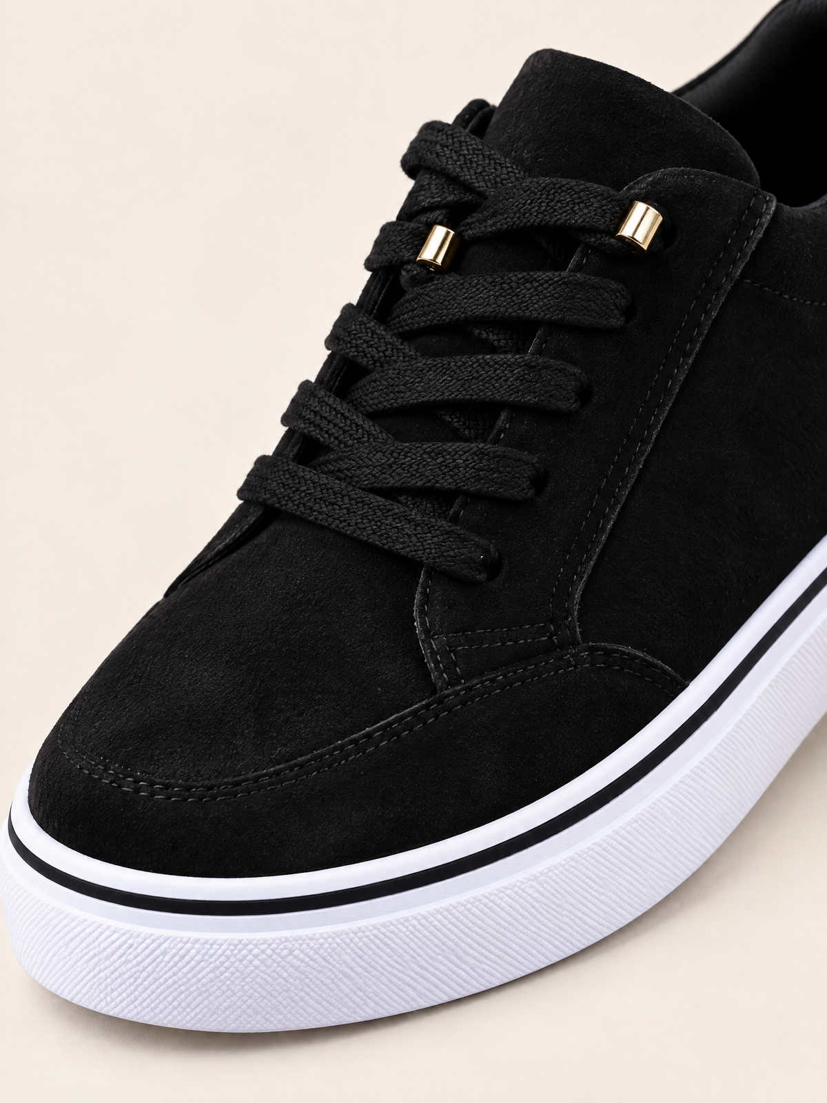 Noir — 08 — Détail lacets et semelle