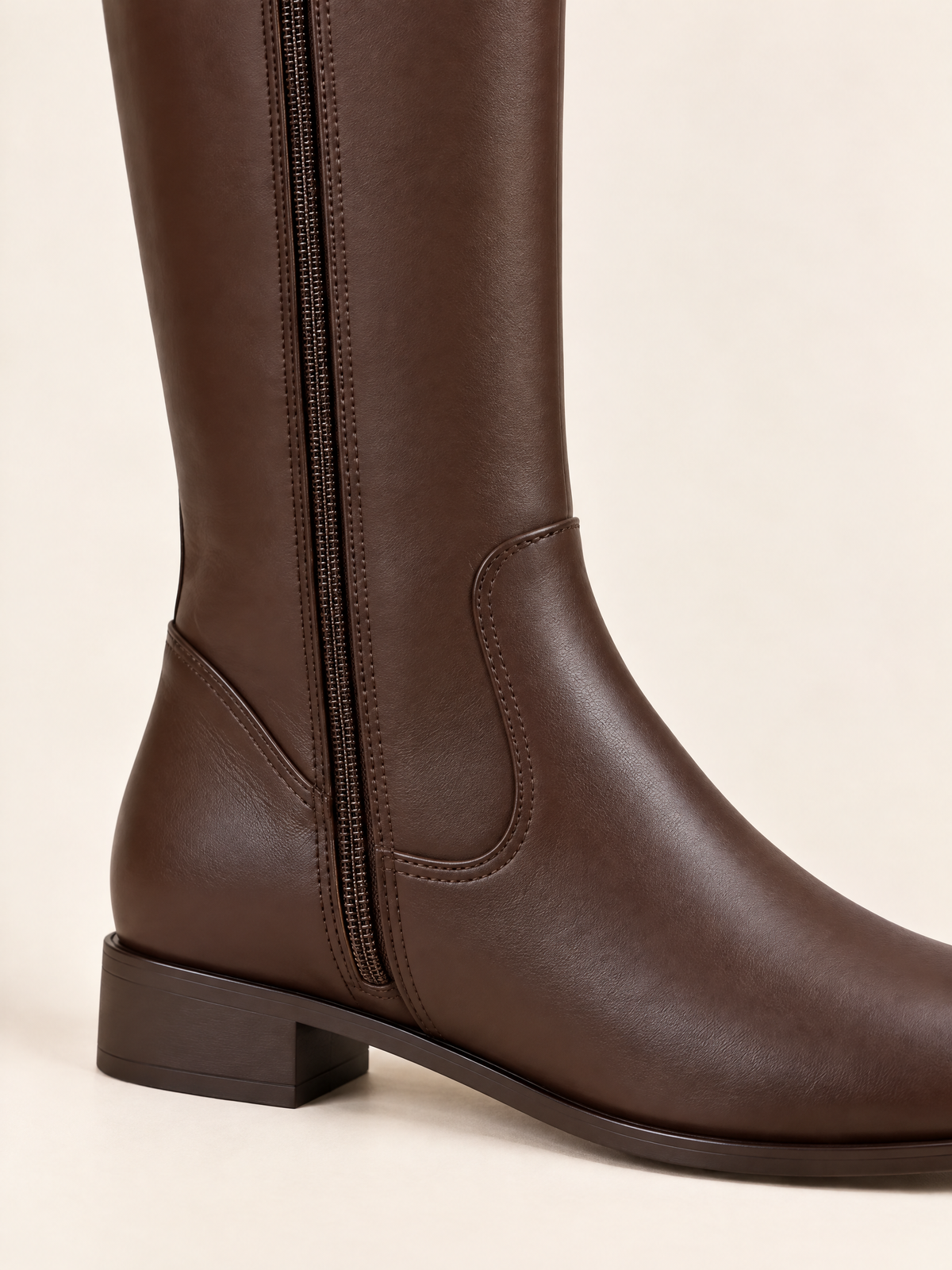 Marron Chocolat — 08 — Détail zip, empiècement et talon