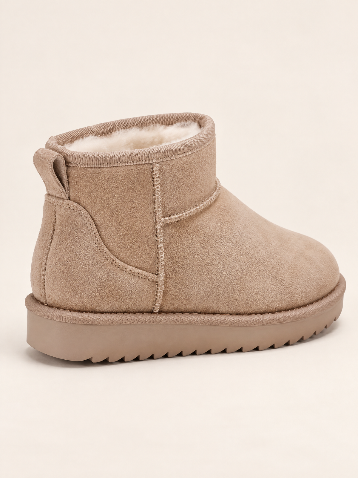 Beige Taupe — 06 — Trois-quarts arrière documenté