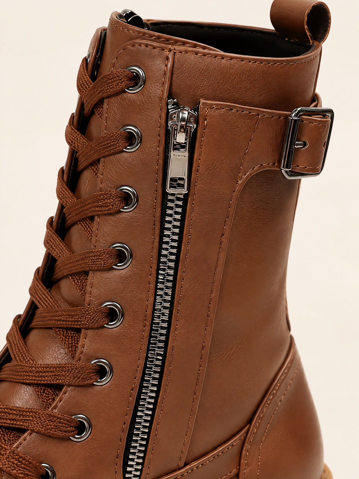 Marron — 08 — Détail zip et boucle