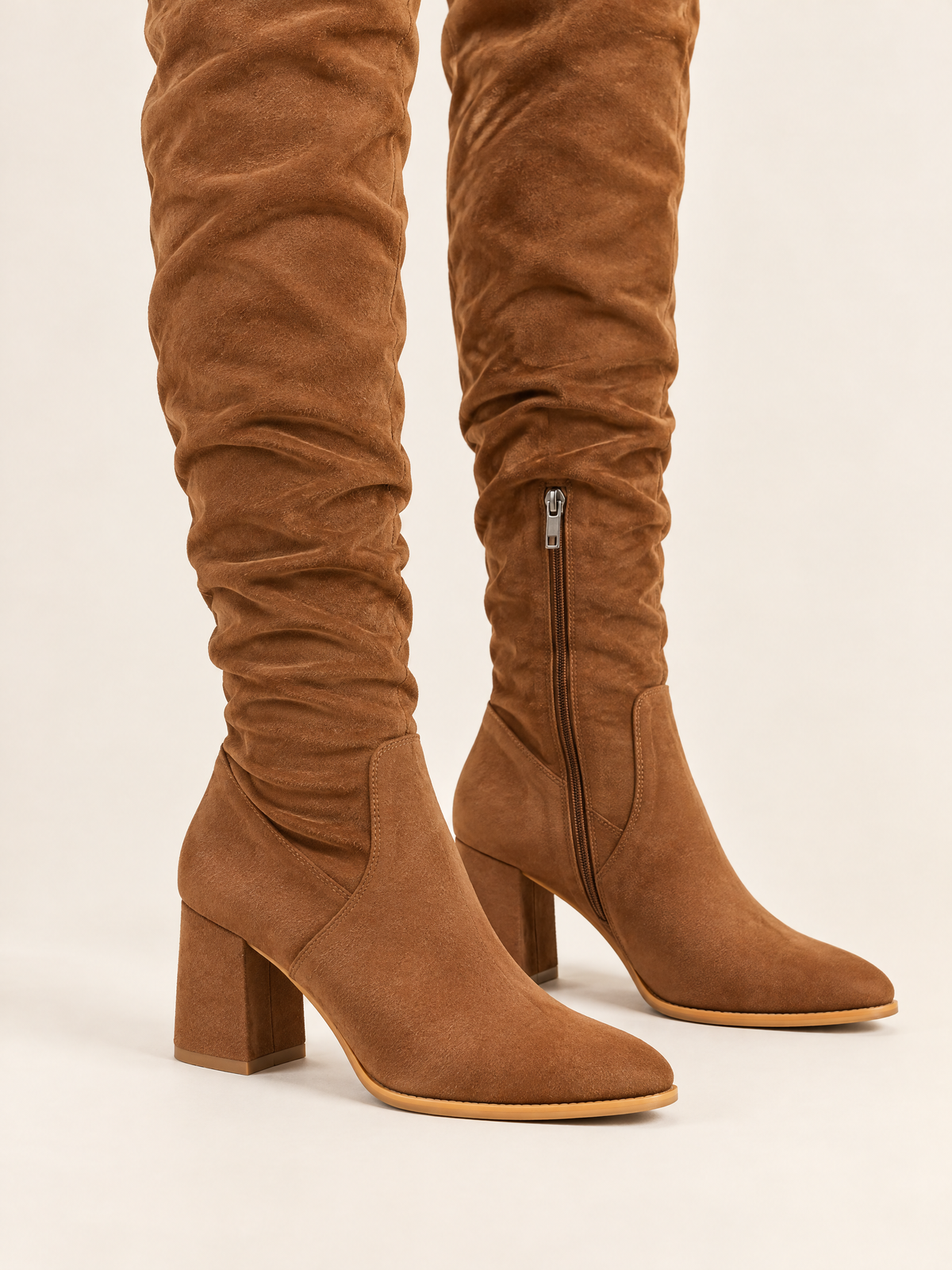 Camel — 08 — Détail zip, talon et bout