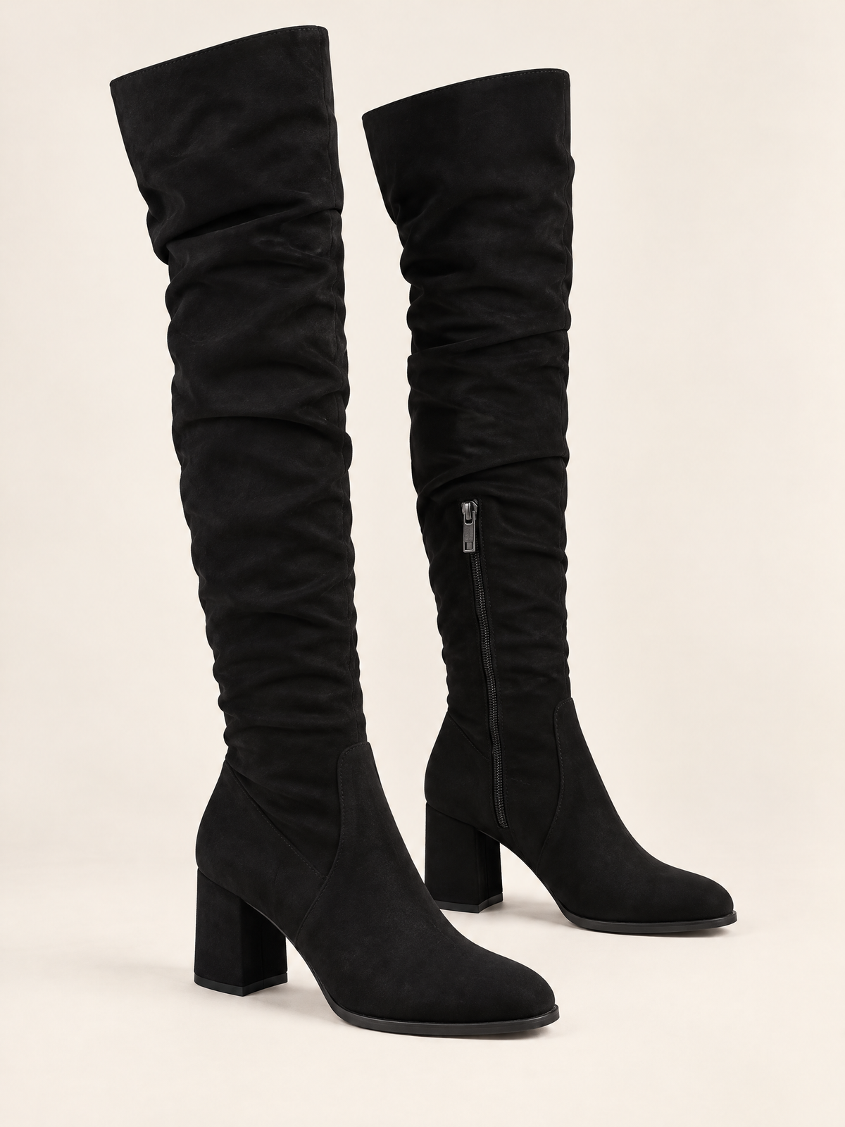 Noir — 06 — Angle trois-quarts latéral avec zip
