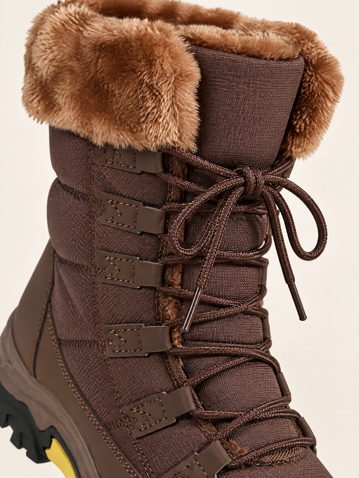 Marron Foncé — 07 — Détail lacets, languette et étiquette SPORT