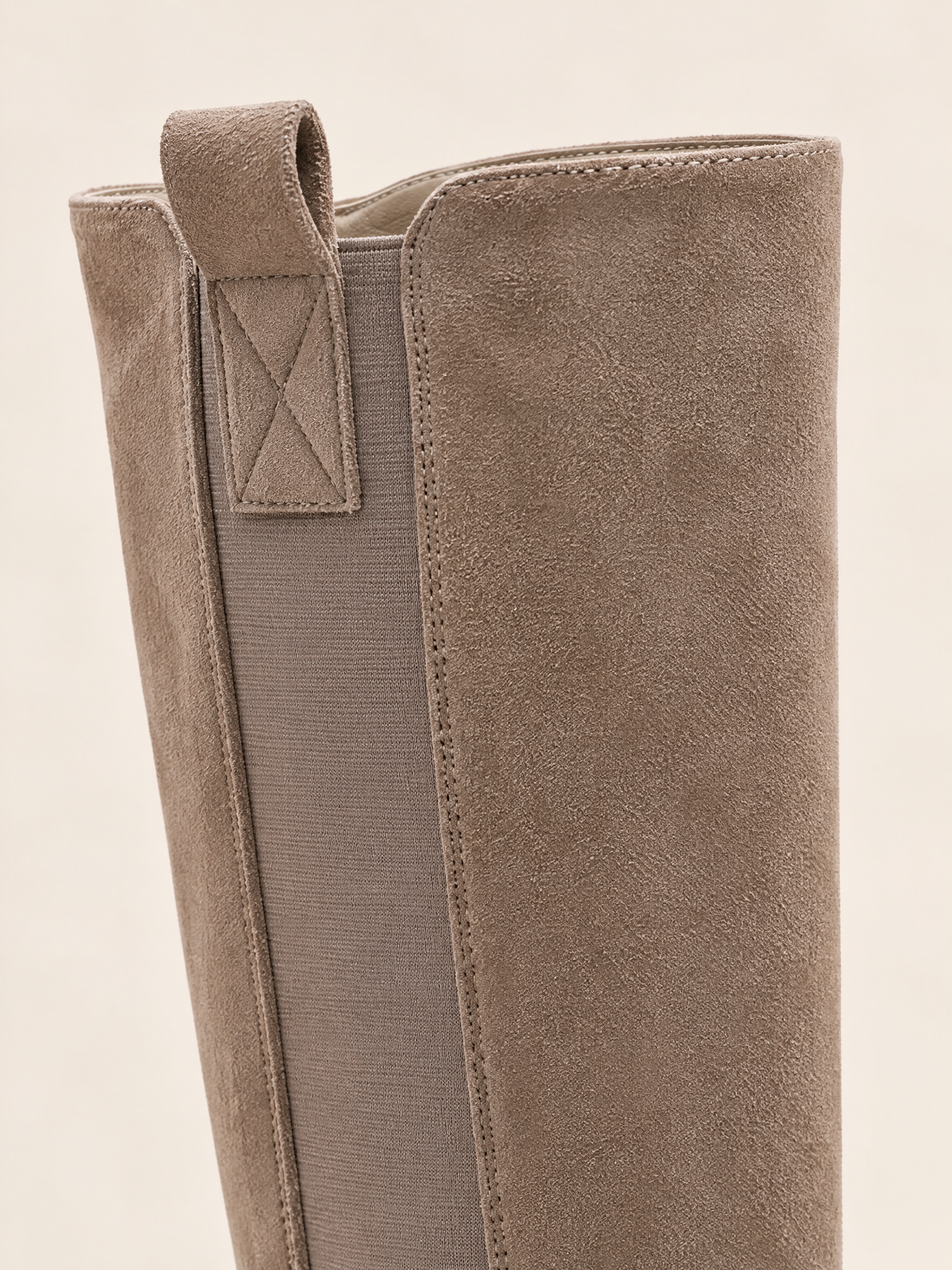 Taupe — 08 — Détail insert élastiqué, tirant arrière et couture en X