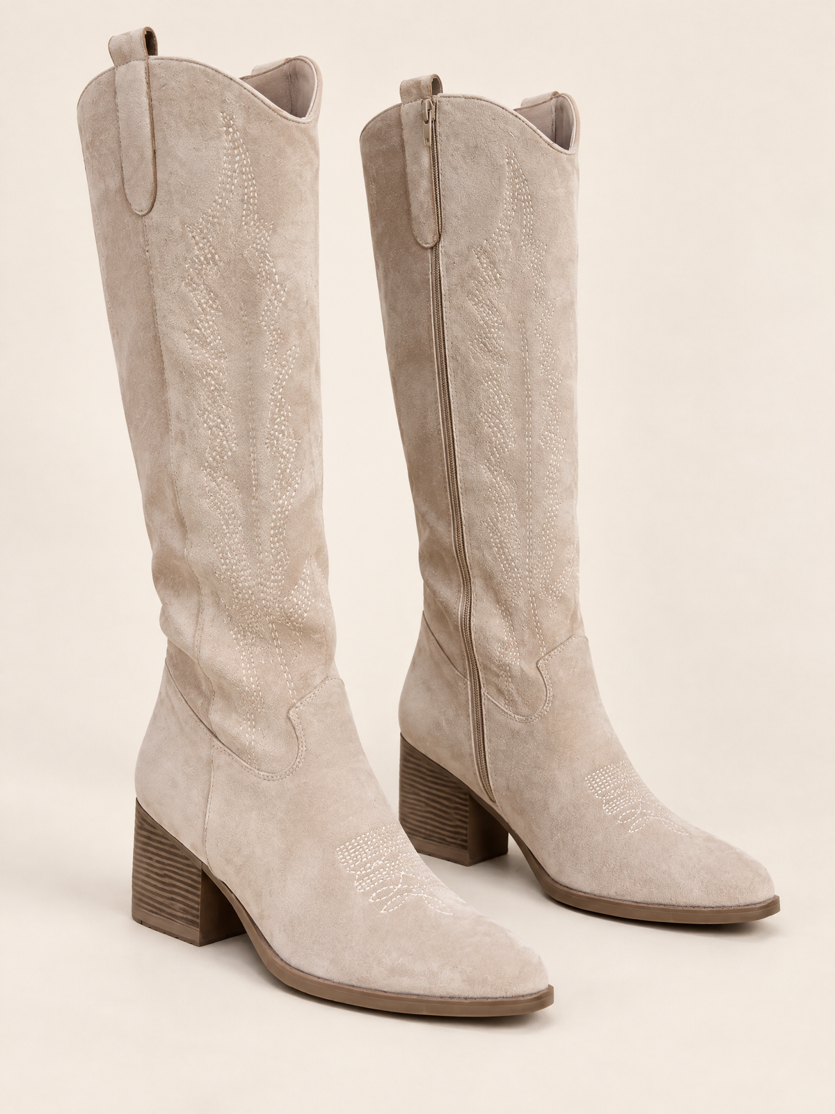 Beige Sable — 07 — Détail broderies et matière