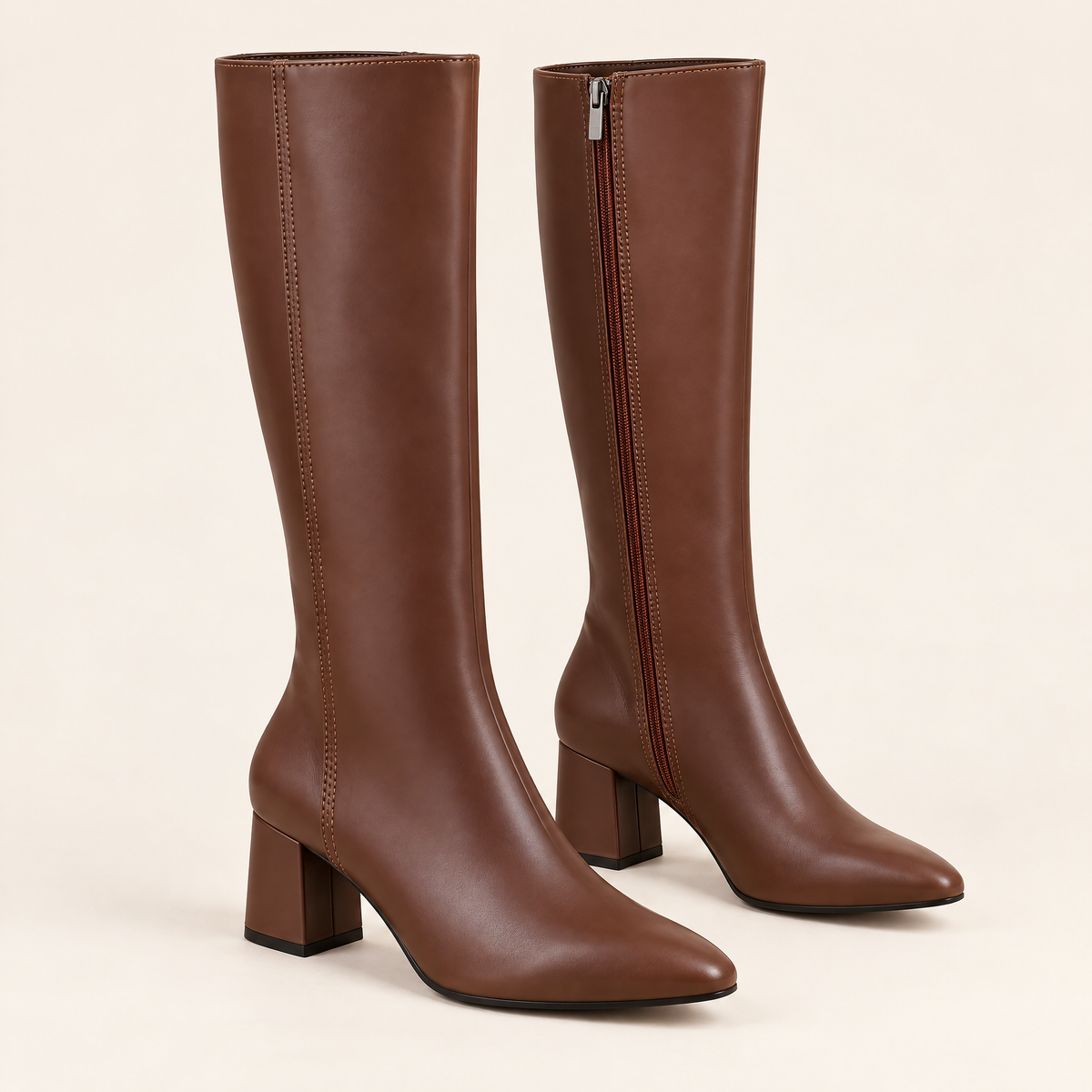 Marron — 01 — Marron — Paire carrée sur fond écru